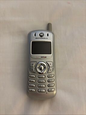 Motorola Silver Classic Flip-Style Antenna Mobile Phone